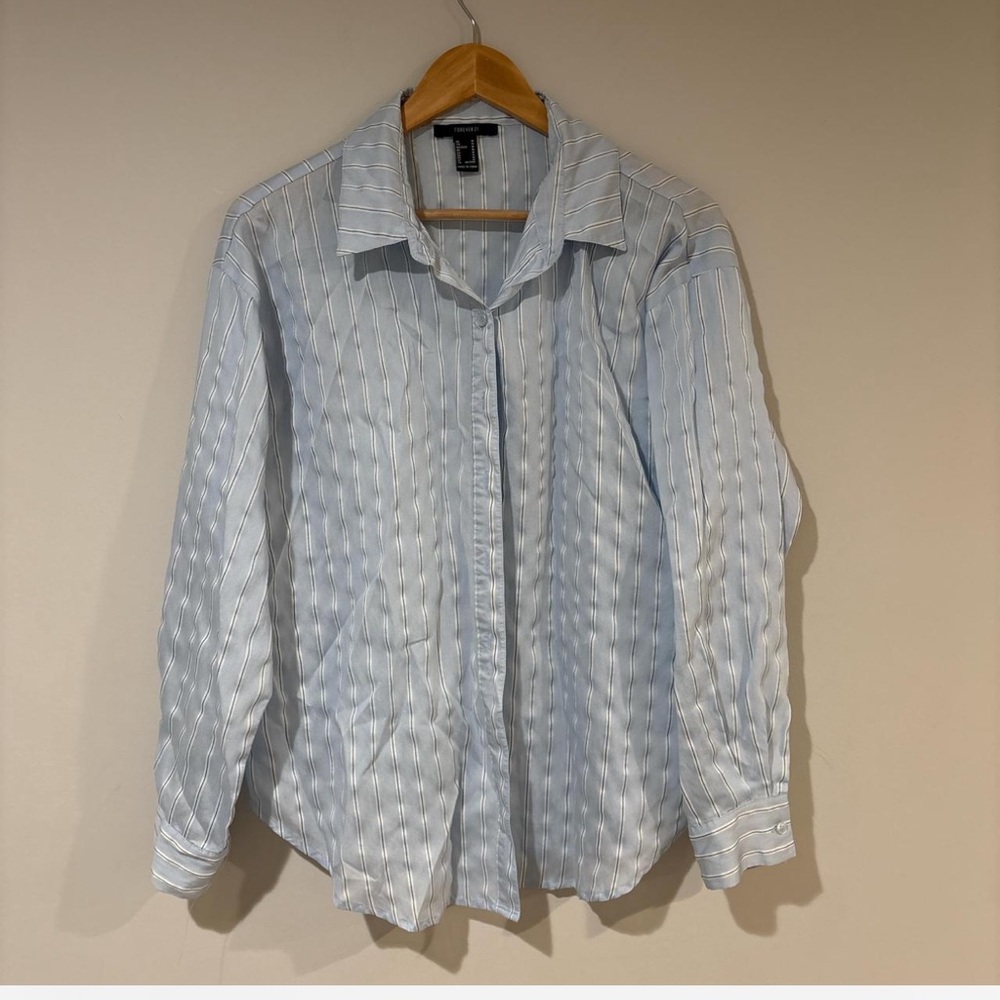Forever 21 Blue & White Striped Button Down Shirt Size Medium Lightweight Blouse